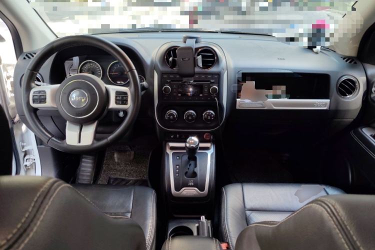 Used Jeep Compass 2014 2.4L four-wheel drive luxury version
