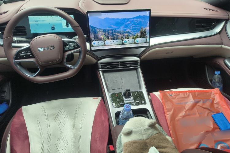 Used BYD Seal 07 DM-i 2025 DM-i 1.5L 125km Luxury Model Center Console