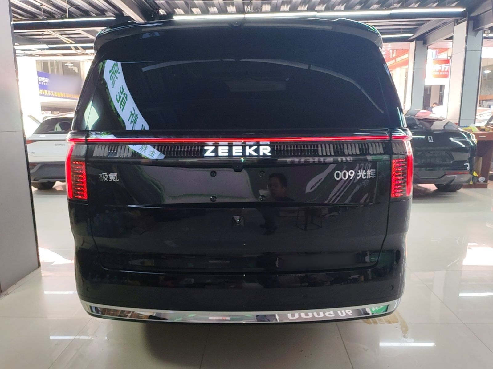 Zeekr 009 2024 GAC Trumpchi — снимка 5