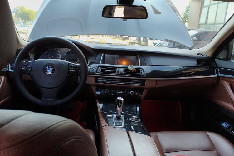 Used BMW 5 Series 2014 520Li Elegant Model
