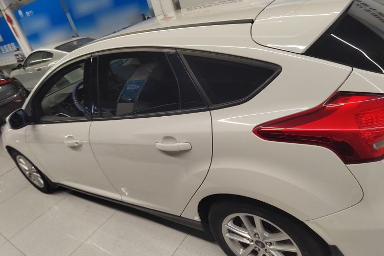 Used Ford Focus 2018 Hatchback Classic 1.6L Automatic Trendy SmartDrive Edition
