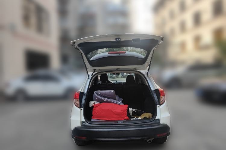 Used Honda Vezel 2015 1.8L CVT 2WD Elite Model Trunk