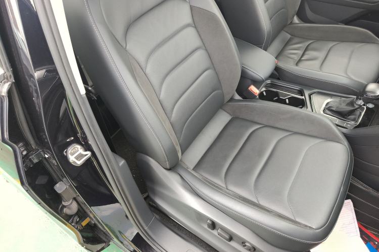 Used Volkswagen Tiguan L 2019 Updated Version 330TSI Automatic Two-Wheel Drive Panoramic Comfort Edition China VI Standard Right Front Seat