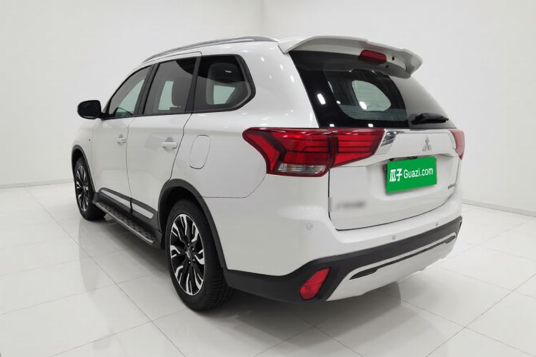 Used Mitsubishi Outlander 2019 2.0L Two-Wheel Drive Comfort Edition 5 Seats China V Standard