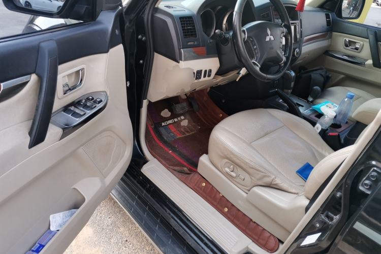 Used Mitsubishi Pajero 2012 3.0L Luxury Edition
