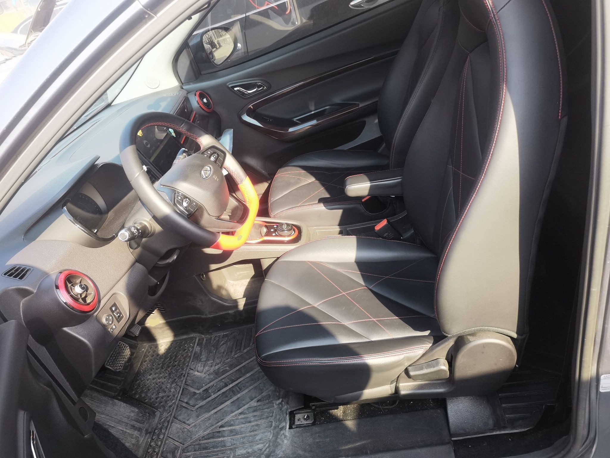 Переднее сиденье в автомобиле