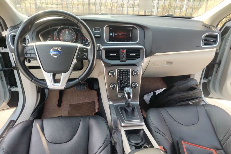Used Volvo V40 2015 1.6T Zhiya Edition