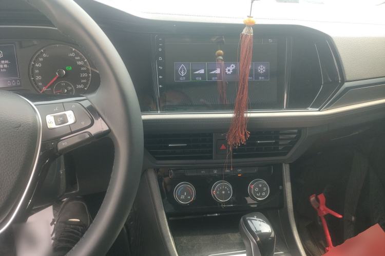 Used Volkswagen Sagitar 2019 200TSI DSG Comfort Version China VI Standard Center Console