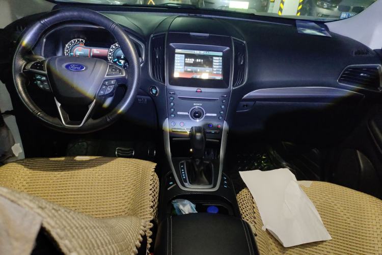 Used Ford Edge 2015 2.0T GTDi Four-Wheel Drive Prestige Model Center Console