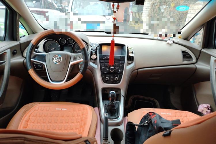 Used Buick GT 2013 GT 1.6L Manual Entry-Level Model Center Console