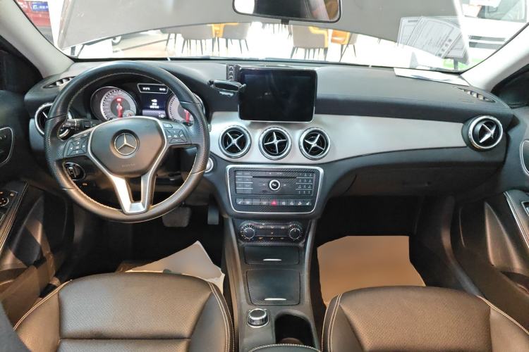 Used Mercedes-Benz GLA 2016 GLA 220 4MATIC Fashion Edition Center Console