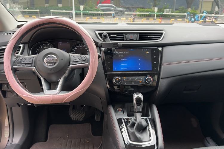 Used Nissan Qashqai 2019 2.0L CVT Luxury Edition Center Console
