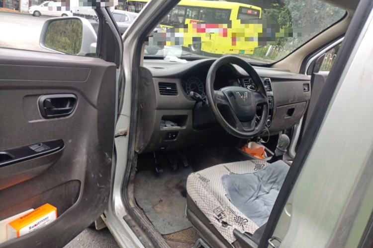 Used Wuling Rongguang V 2018 1.5L Standard Version
