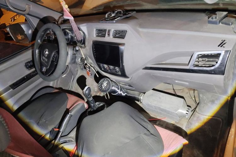 Used Dongfeng Yufeng EM26 2023 Standard Edition 41.472 kWh Henan Lithium Power Center Console