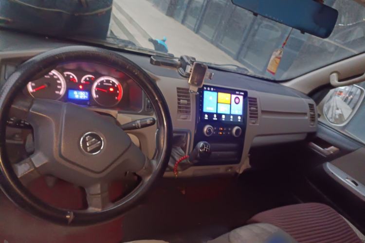 Used Foton Scenic G7 2017 2.0L Long-Wheelbase Commercial Van High Roof 2 Seats 4Q20M Center Console