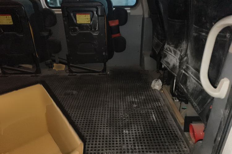 Used SAIC MAXUS Xintu V80 2018 2.5T 6-Speed Manual Aowentong Long-Wheelbase Mid-Roof 7/10-Seater
