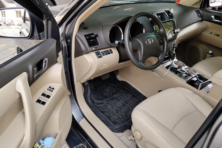 Used Toyota Highlander 2012 2.7L Two-Wheel Drive 7-Seater Elite Edition Driver Seat