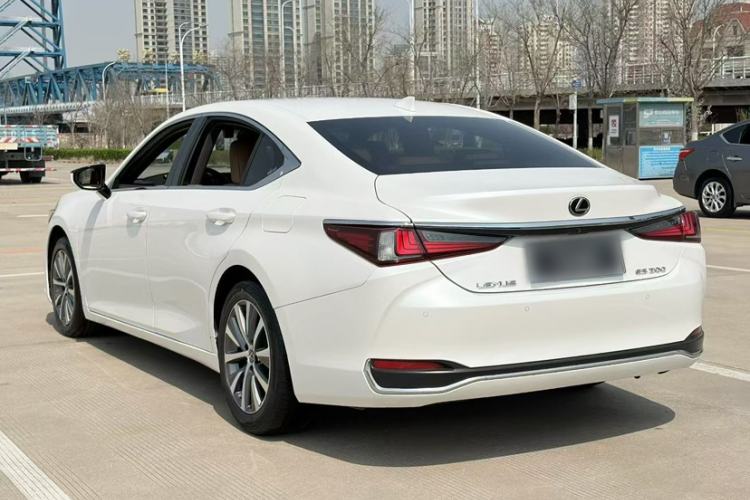 Used Lexus ES 2018 200 Excellence Edition China V Standard Exterior 3