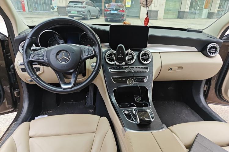 Used Mercedes-Benz C-Class 2015 C 300 L Sport Edition Center Console