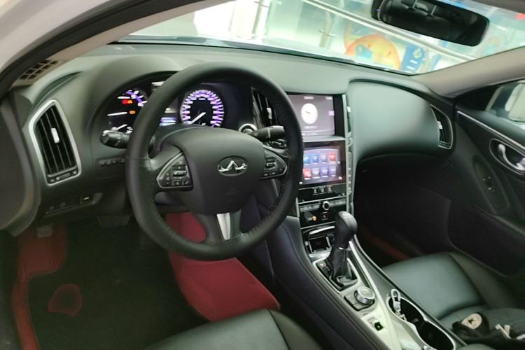 Used Infiniti Q50L 2016 2.0T Comfort Edition Center Console