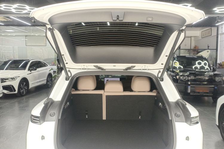 Used Li Auto i6 2025 Model Two-Wheel-Drive Standard Type
