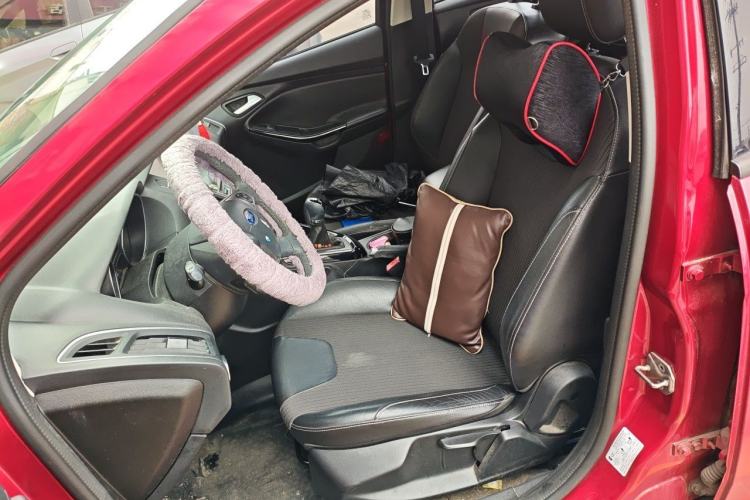 Used Ford Focus 2012 Sedan 1.6L Manual Fashion Edition Left Front Seat