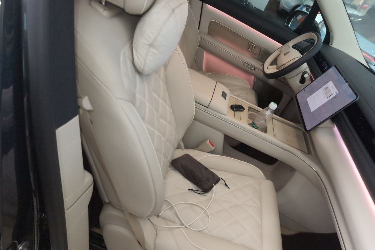 Used Nio ES8 2026 Model 6-seat Executive Signature Edition Right Front Seat