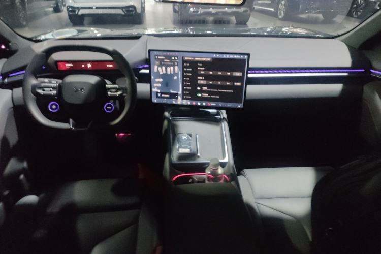 Used XPeng P7 2025 Model—702 Long Range Ultra Center Console