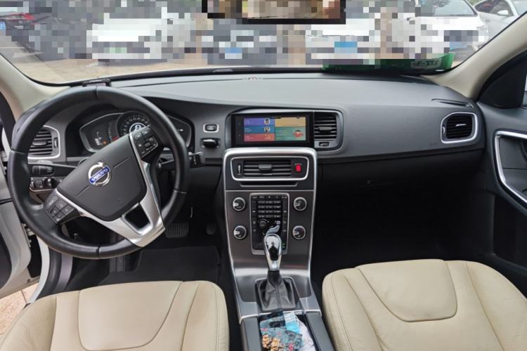 Used Volvo S60 2014 T5 Zhiyi Edition Center Console