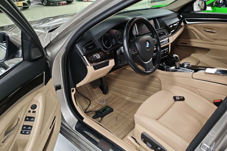 Used BMW 5 Series 2015 535Li Leading Model
