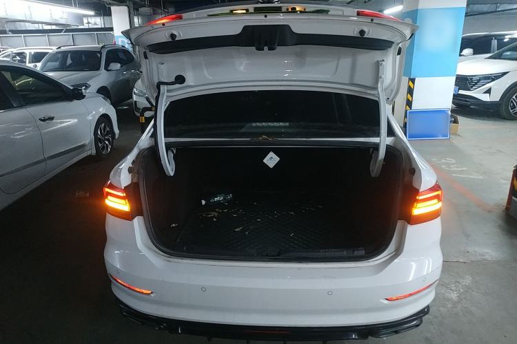 Used Volkswagen Lavida 2019 1.5L Automatic Fashion Edition China VI
