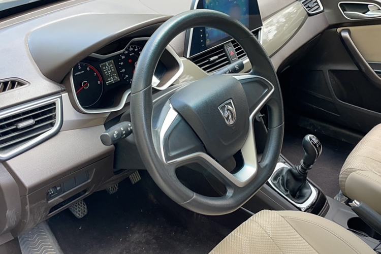 Used Baojun 310W 2017 1.5L Manual Comfort Version China VI Emission Standard