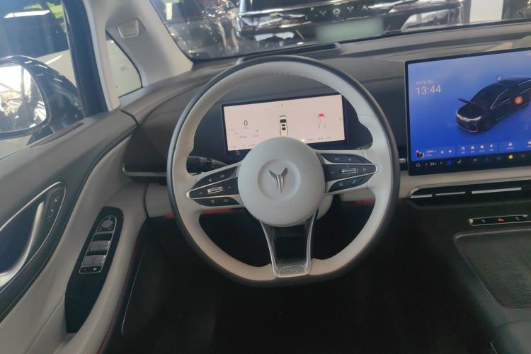 Used VOYAH Dream 2025 PHEV Four-Wheel-Drive Flagship Kunpeng Edition Steering Wheel
