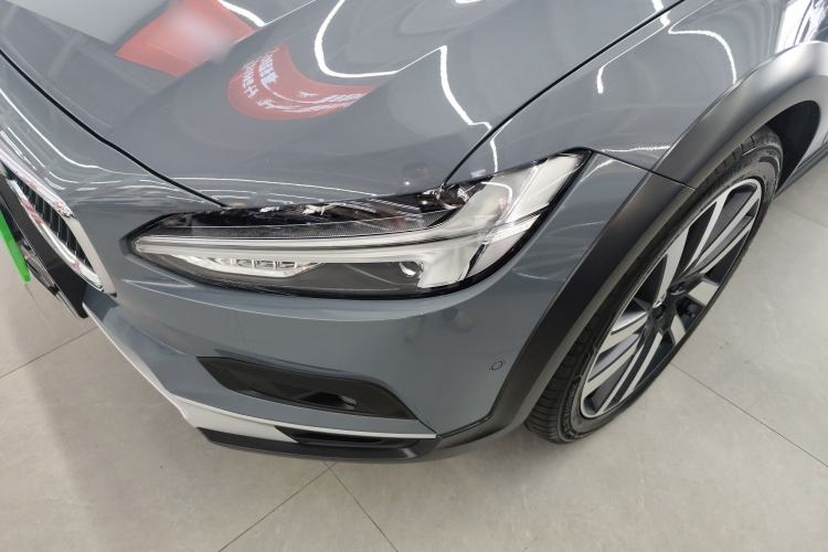 Used Volvo V90 2022 Cross Country B5 AWD Prestige Edition