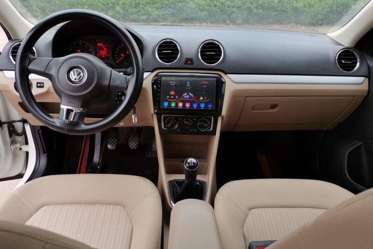 Used Volkswagen Jetta 2015 1.6L Manual Comfort Model Center Console