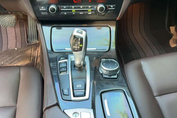 Used BMW 5 Series 2014 525Li Luxury Design Package
