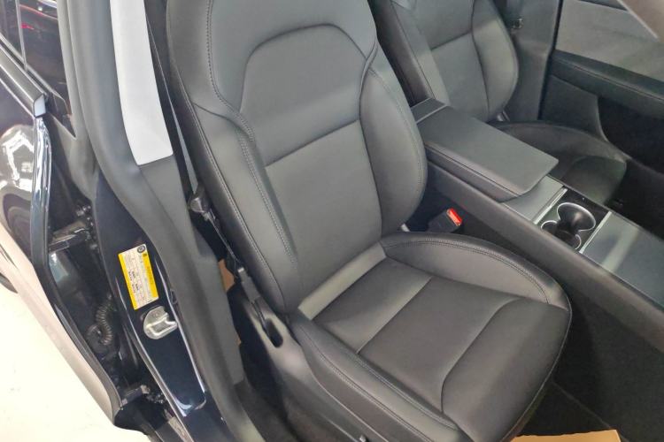 Used Tesla Model Y 2025 Rear-Wheel-Drive Version