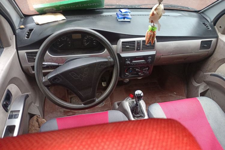 Used Wuling Rongguang 2011 1.2L Comfort Model Center Console