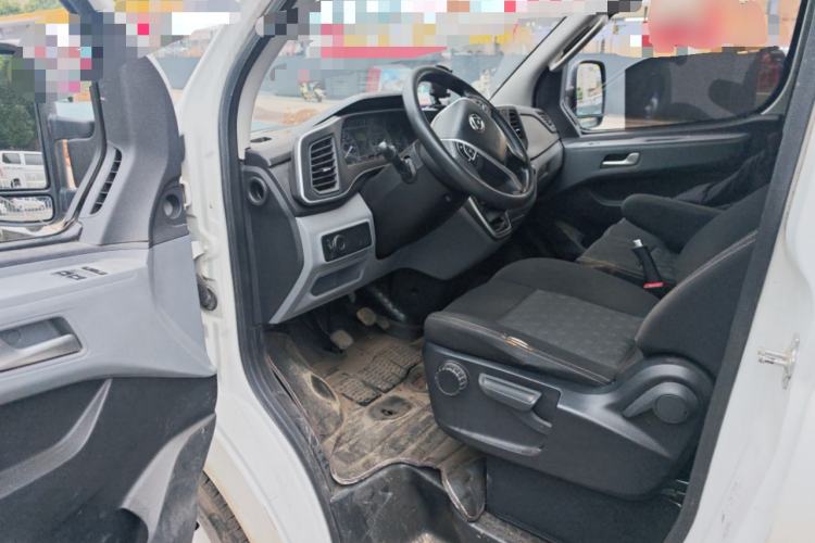 Used SAIC MAXUS Xintu V80 2023 2.0T Manual Classic Aoyuntong Long Wheelbase Mid-Height 6/7/8/9-Seater Driver Seat