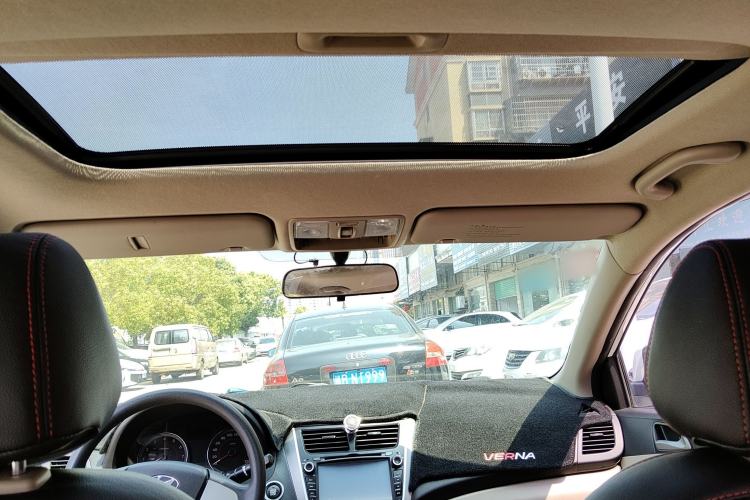 Used Hyundai Verna (older generation) 2014 1.4L Automatic Leading-Edge GLX