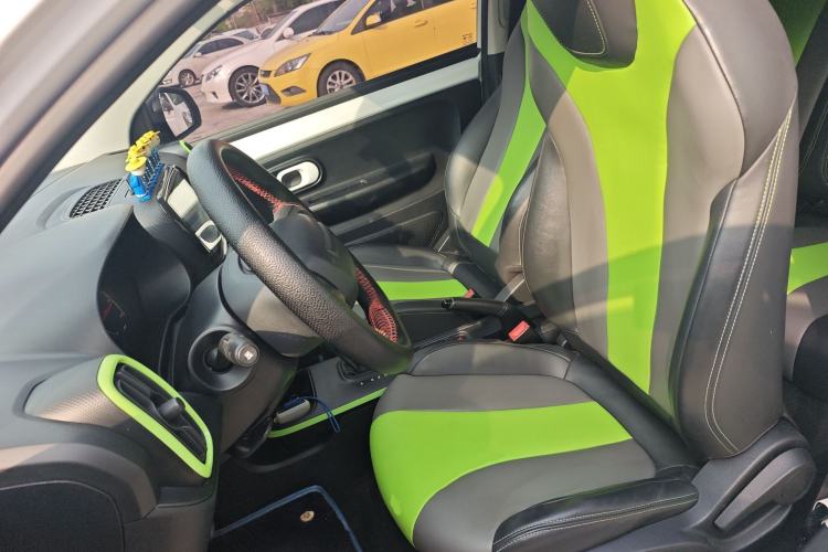 Used Roewe Clever 2021 302 km New Four-Seater Super-Efficient Version
