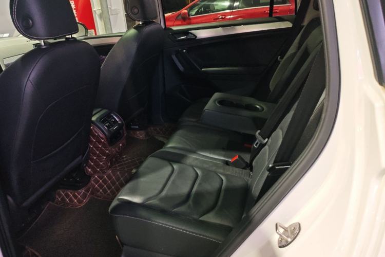 Used Volkswagen Tiguan L 2020 330TSI Automatic Two-Wheel Drive Panoramic Comfort Edition China VI Standard Left Rear Seat