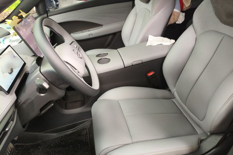 Used Nissan N7 2025 625 Max Left Front Seat