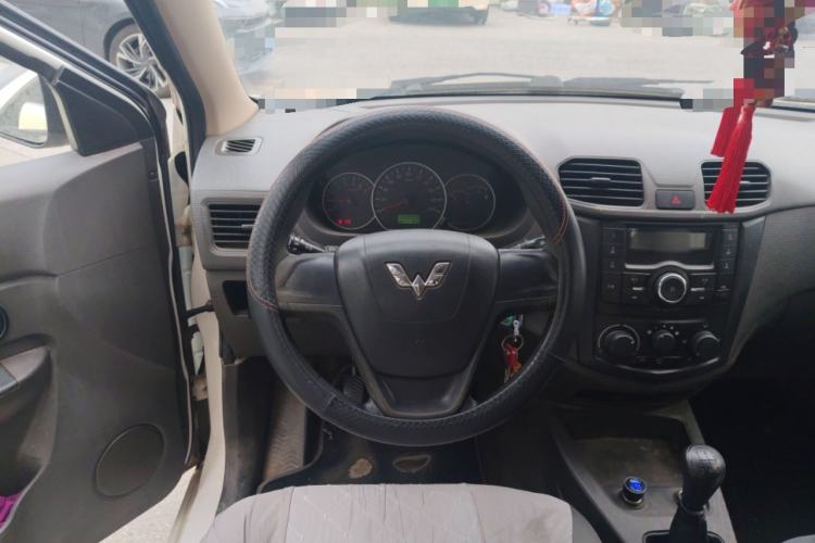 Used Wuling Hongguang 2016 1.5L S Comfort Version Steering Wheel