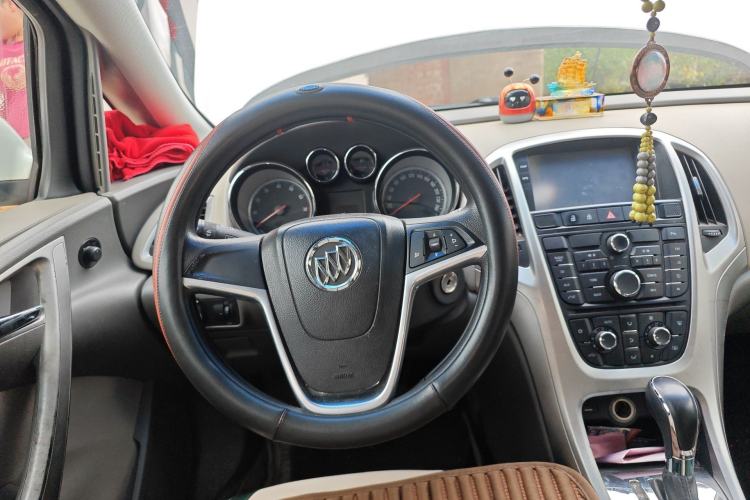 Used Buick GT 2013 XT 1.6L Automatic Fashion Edition Steering Wheel