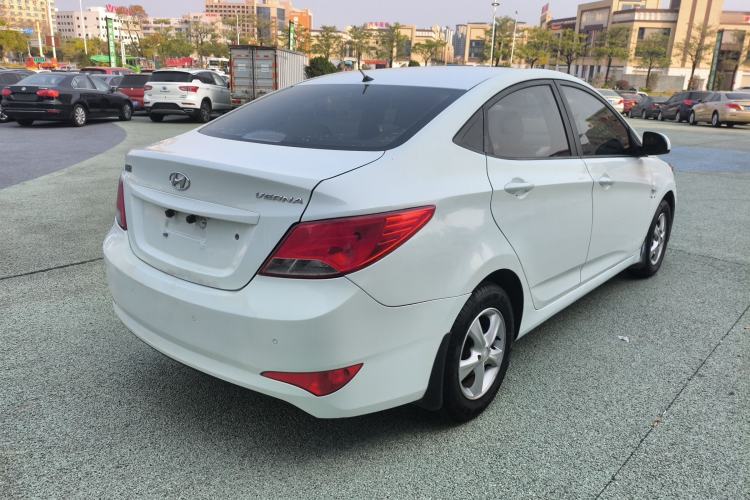 Used Hyundai Verna (older generation) 2014 1.4L Automatic Smart GLS Rear Right 45 Deg