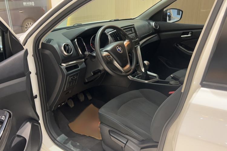 Used Venucia T70 2016 2.0L Manual RuiQu Version
