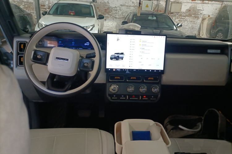 Used iCAR V23 2025 401 Two-Wheel Drive Intelligent Driving Version Center Console