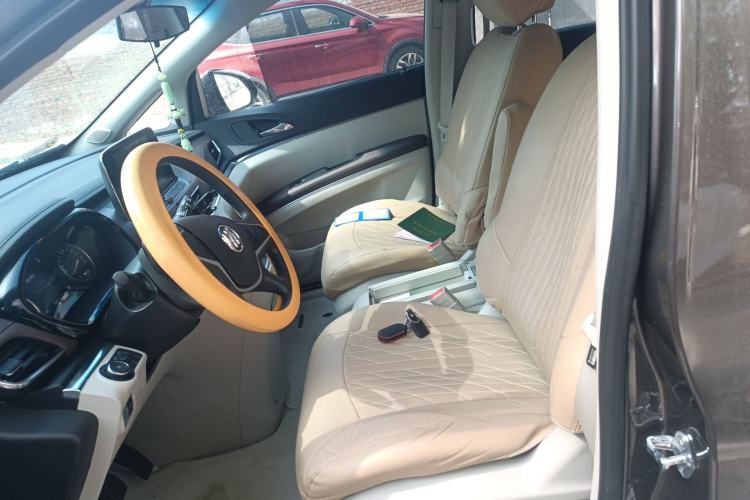 Used Buick GL8 2023 Land Executive Class Comfort Model