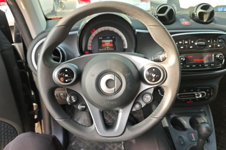 Used smart fortwo 2015 1.0L 52 kW Hardtop Passion Edition Steering Wheel